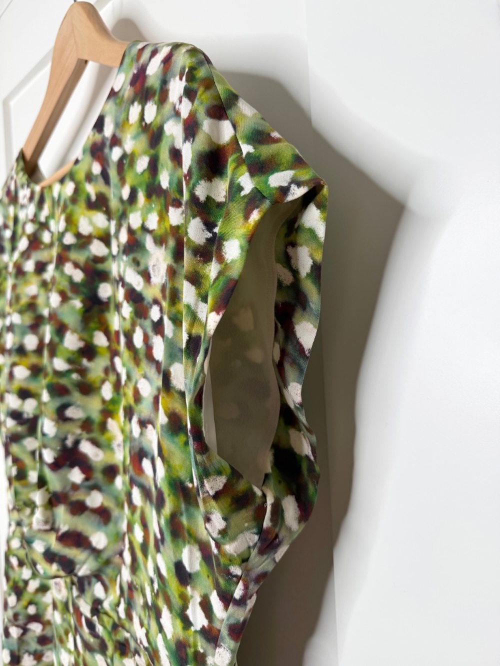 M.M. LaFleur The Nejvi Top - Washable Silk Short Sleeve Spotlight Print M - Picture 4 of 10